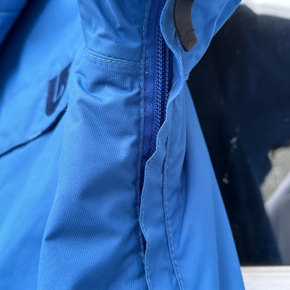 Burton snowboard jacket. Royal blue. great condition. worn a few seasons - Picture 4 of 5